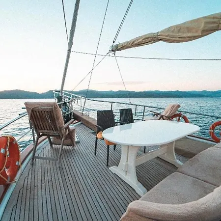 船屋 Hka Neta Yachting