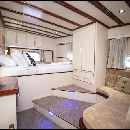 Hka Neta Yachting 船屋