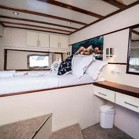 船屋 Hka Neta Yachting