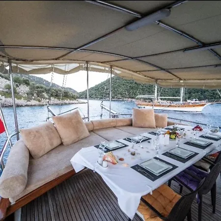 船屋 Hka Neta Yachting *