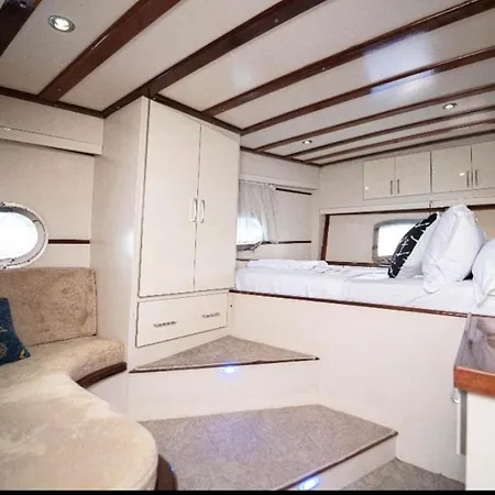 船屋 Hka Neta Yachting