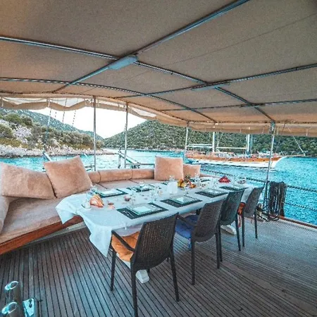ספינת מלון Hka Neta Yachting